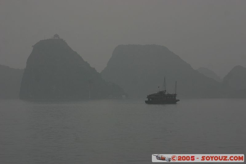 Halong Bay - Dao Ti Top (Titov Island)
Mots-clés: Vietnam patrimoine unesco mer brume bateau