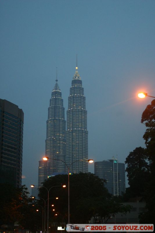 Petronas towers
(452 m)
Mots-clés: Central Market Dataran Merdeka Federal Territory Kuala Lumpur Malaysia Masjid Negara Menara Petronas Twin Towers Twin Towers