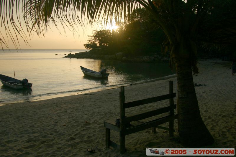 Sunset on Coral Bay
Paulau Perhentian Kecil
Mots-clés: Kecil Malaysia Perhentian Islands beach diving paradis paradise plongés scuba