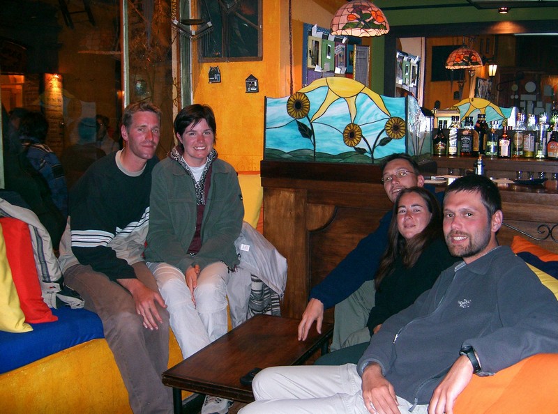 Vincent, Marie, Alain et Iseult
Rencontrés lors d'un tour sur le lac Titicaca.
Français - Puno (Pérou) - Aout 2004
