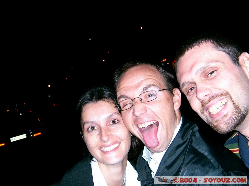 Seb et Manue
Le couple de Suisse que j'avais croisé maintes fois pendant mon tour du monde. Retrouvailles à Nyon pour un restaurant en 2005.
Suisses - Nyon (Suisse) - Juillet 2005
