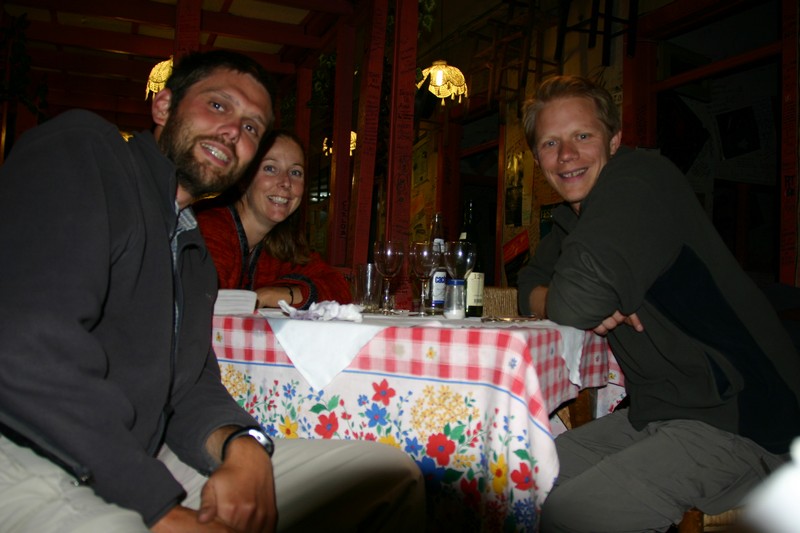 Kim and Murray
Nous nous sommes rencontrés à nouveau à Santiago (Chili) après avoir fait ensemble le voyage dans le Salar de Uyuni (Bolivie).
Neo-Zelandais - Santiago de Chile (Chili) - septembre 2004
