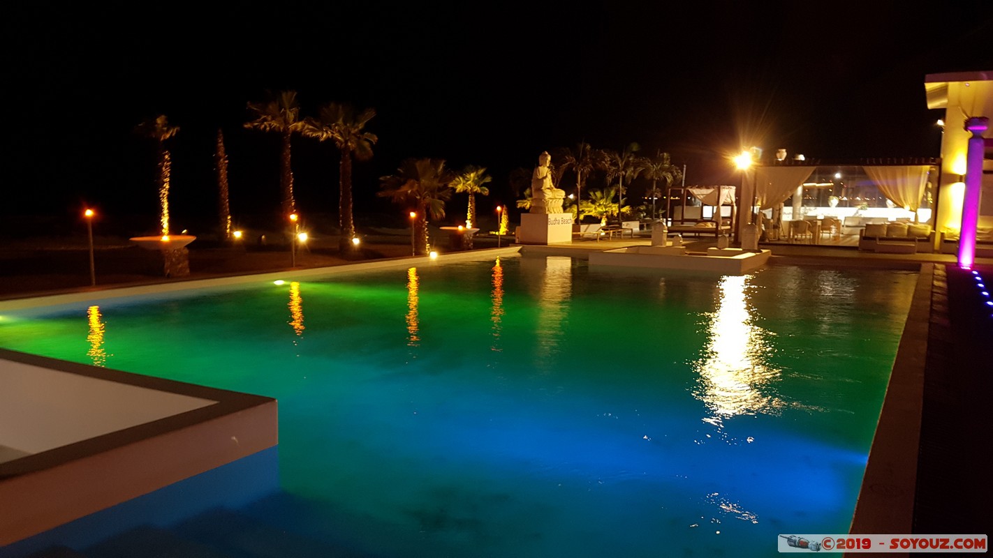 Sal - Santa Maria by night - The Budha Beach Hotel
Mots-clés: Sal Santa Maria The Budha Beach Hotel Nuit Piscine