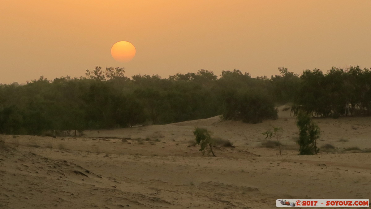 Desert de Lompoul - Coucher du Soleil
Mots-clés: geo:lat=15.45483324 geo:lon=-16.68741703 geotagged Mbèss Region Louga SEN Senegal Désert de Lompoul Desert sunset