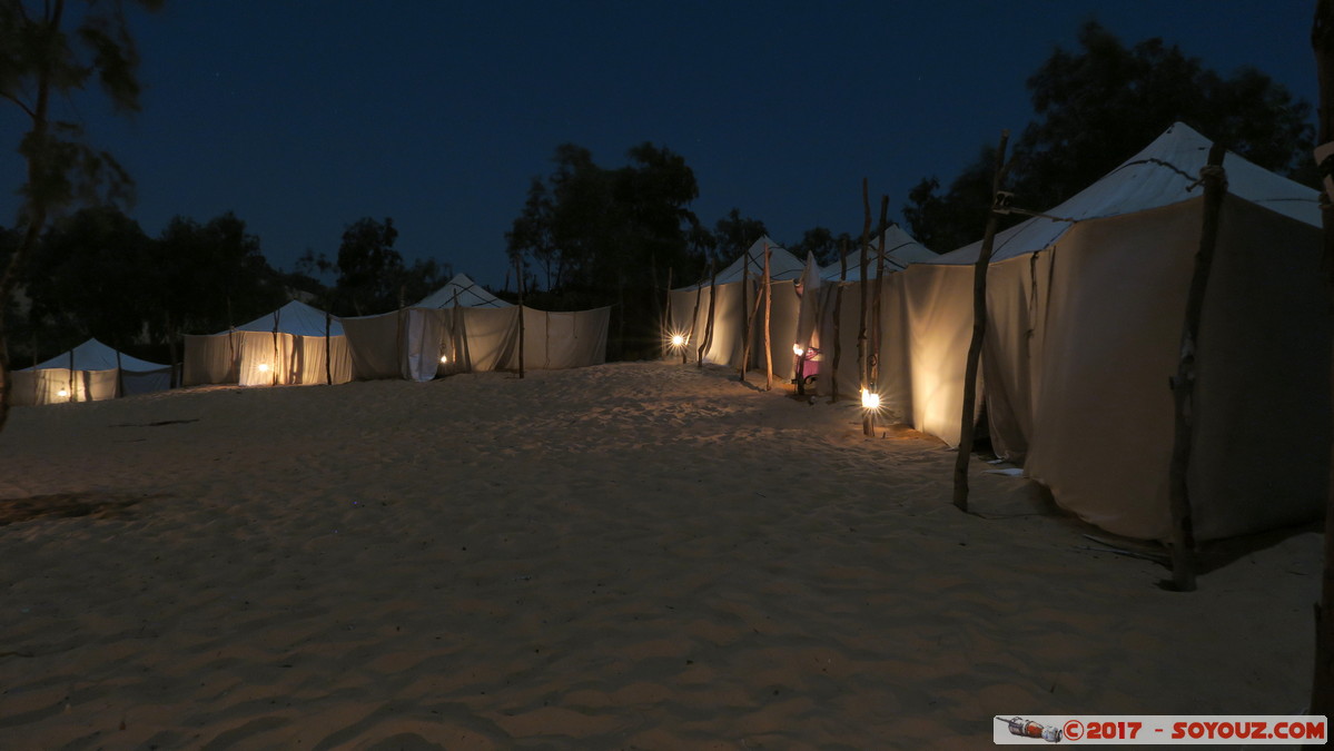 Desert de Lompoul by Night - Camp - khaïmas (tentes maures)
Mots-clés: geo:lat=15.45417659 geo:lon=-16.68673843 geotagged Mbèss Region Louga SEN Senegal Désert de Lompoul Desert Nuit khaïmas (tentes maures)