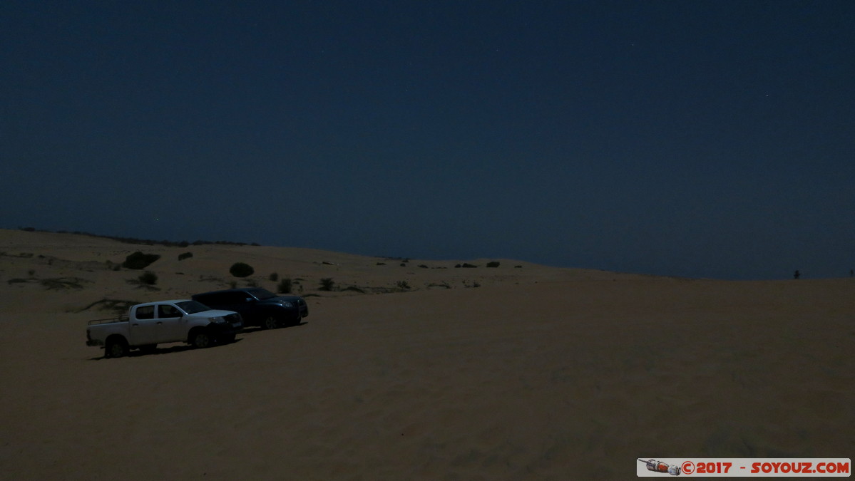 Desert de Lompoul by Night
Mots-clés: geo:lat=15.45485392 geo:lon=-16.68738216 geotagged Mbèss Region Louga SEN Senegal Désert de Lompoul Desert Nuit voiture