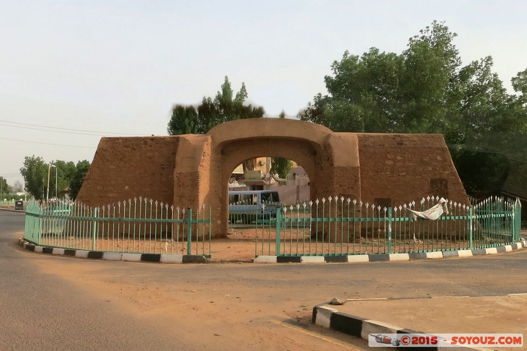Khartoum - Omdurman - Abdul Gayoom Gate
Mots-clés: geo:lat=15.63395019 geo:lon=32.49105960 geotagged Khartoum Omdurman SDN Soudan Abdul Gayoom Gate Ruines