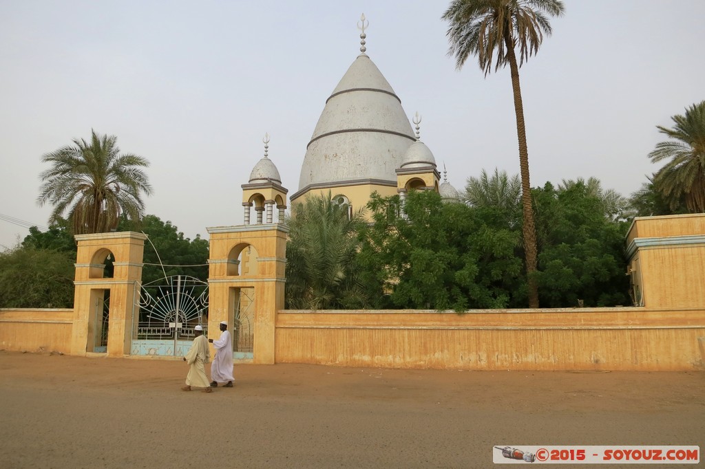 Khartoum - Omdurman - Mahdi's Tomb
Mots-clés: geo:lat=15.63950352 geo:lon=32.48817086 geotagged Khartoum Omdurman SDN Soudan Mahdi&#039;s Tomb Tombe Mosque
