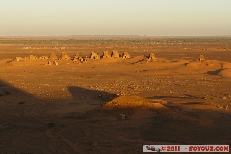 Sunrise on Meroe pyramids
Mots-clés: geo:lat=16.93383554 geo:lon=33.75800908 geotagged Hillat ed Darqab Nahr an NÄ«l SDN Soudan Ruines Egypte patrimoine unesco sunset Desert
