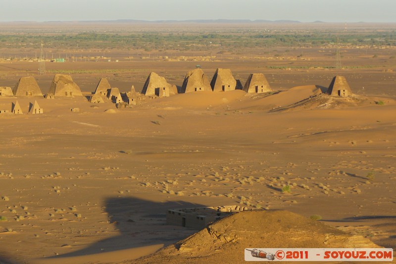 Sunrise on Meroe pyramids
Mots-clés: geo:lat=16.93383554 geo:lon=33.75800908 geotagged Hillat ed Darqab Nahr an NÄ«l SDN Soudan Ruines Egypte patrimoine unesco sunset Desert