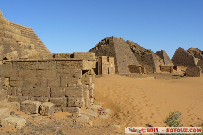 Meroe Pyramids - Northern Cemetery
Mots-clés: geo:lat=16.93748936 geo:lon=33.74880910 geotagged Hillat ed Darqab Nahr an NÄ«l SDN Soudan Ruines Egypte patrimoine unesco Desert