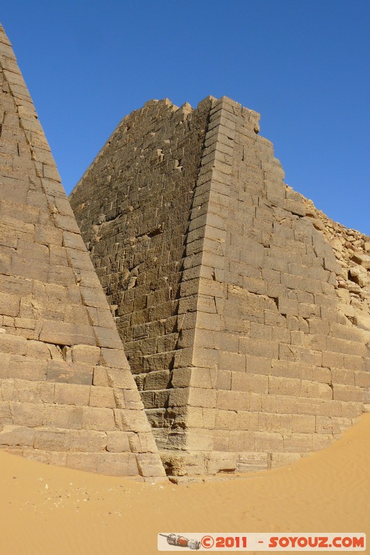 Meroe Pyramids - Northern Cemetery
Mots-clés: geo:lat=16.93887749 geo:lon=33.74915510 geotagged Hillat ed Darqab Nahr an NÄ«l SDN Soudan Ruines Egypte patrimoine unesco Desert