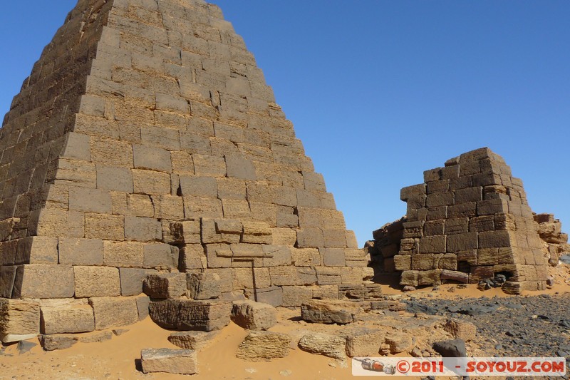 Meroe Pyramids - Southern Cemetery
Mots-clés: geo:lat=16.93454116 geo:lon=33.75126332 geotagged Hillat ed Darqab Nahr an NÄ«l SDN Soudan Ruines Egypte patrimoine unesco Desert