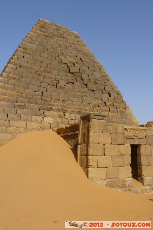 Meroe Pyramids - Northern Cemetery
Mots-clés: geo:lat=16.93820780 geo:lon=33.74890566 geotagged Hillat ed Darqab Nahr an NÄ«l Soudan Ruines egyptiennes patrimoine unesco