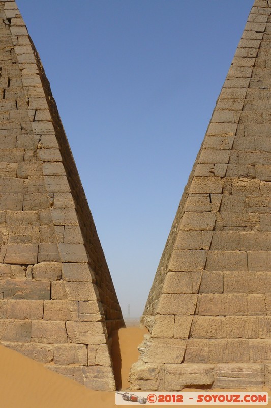 Meroe Pyramids - Northern Cemetery
Mots-clés: geo:lat=16.93900505 geo:lon=33.74921497 geotagged Hillat ed Darqab Nahr an NÄ«l Soudan Ruines egyptiennes patrimoine unesco