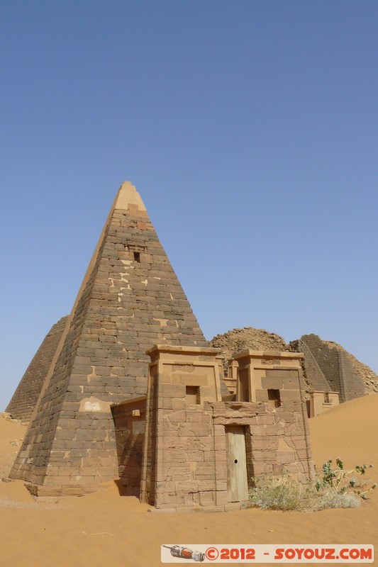 Meroe Pyramids - Northern Cemetery
Mots-clés: geo:lat=16.93805492 geo:lon=33.74936679 geotagged Hillat ed Darqab Nahr an NÄ«l Soudan Ruines egyptiennes patrimoine unesco