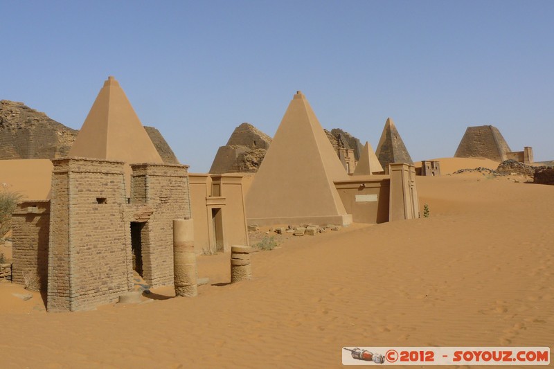 Meroe Pyramids - Northern Cemetery
Mots-clés: geo:lat=16.93737745 geo:lon=33.74938602 geotagged Hillat ed Darqab Nahr an NÄ«l Soudan Ruines egyptiennes patrimoine unesco