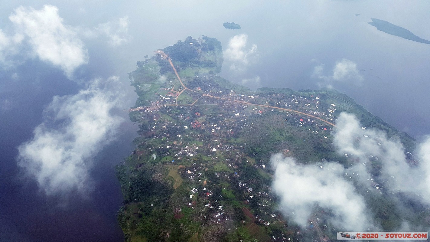 Mwanza - Flight to Kibondo - Lake Victoria
Mots-clés: Mulumo Mwanza Tanzanie TZA Tanzania Lake Victoria Lac