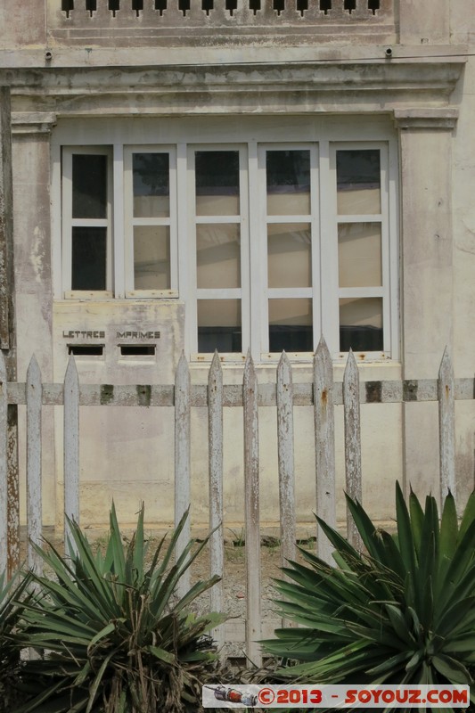 Grand-Bassam - Ancien batiment des PTT
Mots-clés: CIV CÃ´te d'Ivoire patrimoine unesco Grand Bassam Colonial Francais Ruines France geo:lat=5.19538026 geo:lon=-3.73534620 geotagged Lagunes