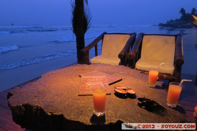 Assinie de Nuit - Hotel O Sole Mio
Mots-clés: CIV CÃ´te d&#039;Ivoire Sud-Como Nuit plage mer Palmier Lumiere geo:lat=5.15807600 geo:lon=-3.46383691 geotagged