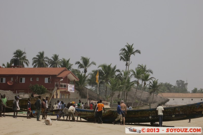 Assinie - Pecheurs
Mots-clés: CIV CÃ´te d&#039;Ivoire Sud-Como plage Palmier bateau pecheur Ebotiam geo:lat=5.15827635 geo:lon=-3.46552134 geotagged