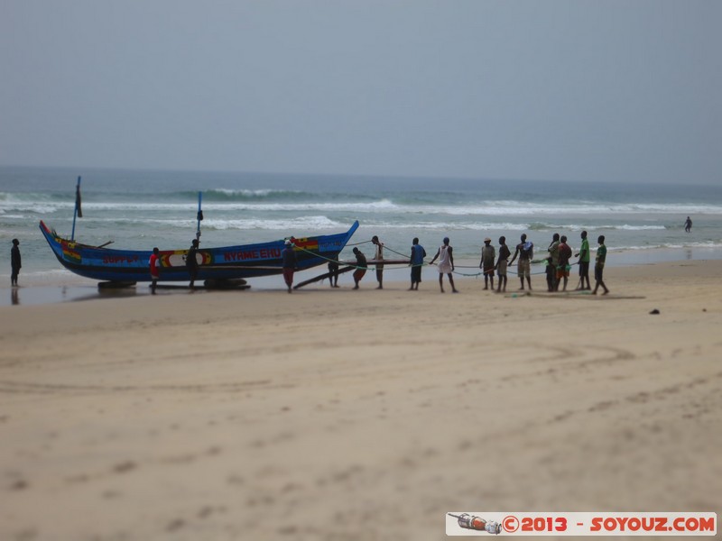 Assinie - Pecheurs
Mots-clés: CIV CÃ´te d&#039;Ivoire Sud-Como plage Palmier mer bateau pecheur geo:lat=5.15827635 geo:lon=-3.46552134 geotagged