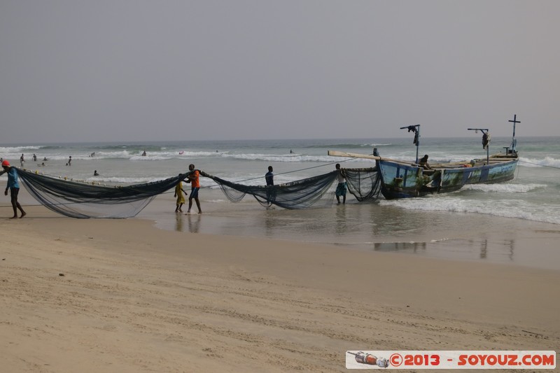 Assinie - Pecheurs
Mots-clés: CIV CÃ´te d&#039;Ivoire Sud-Como plage Palmier mer bateau pecheur geo:lat=5.15813744 geo:lon=-3.46398711 geotagged