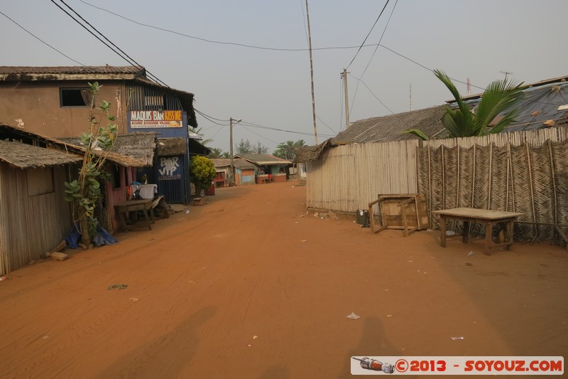 Assinie - Assouinde village
Mots-clés: CIV CÃ´te d&#039;Ivoire Sud-Como plage Palmier Ebotiam geo:lat=5.15898158 geo:lon=-3.46546769 geotagged