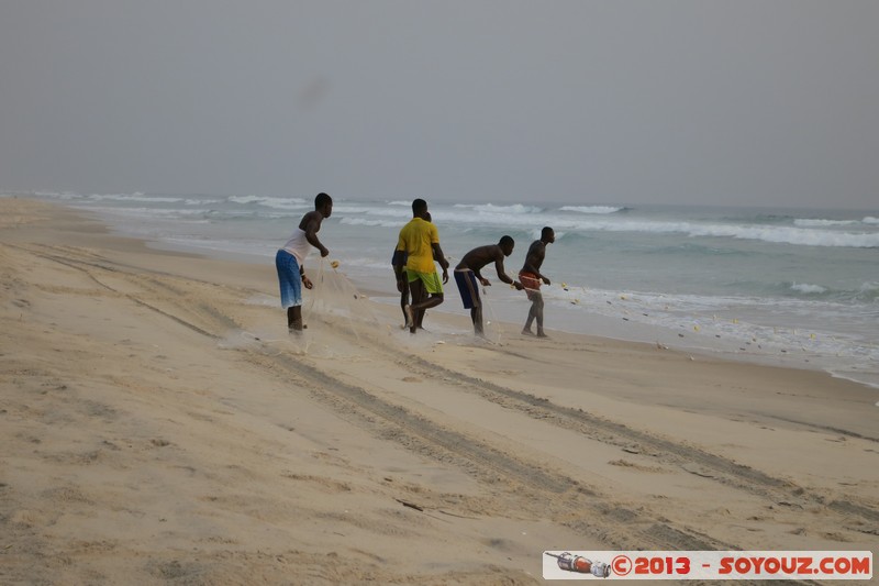Assinie - Pecheurs
Mots-clés: CIV CÃ´te d&#039;Ivoire Sud-Como plage Palmier mer Ebotiam geo:lat=5.15516155 geo:lon=-3.44361842 geotagged