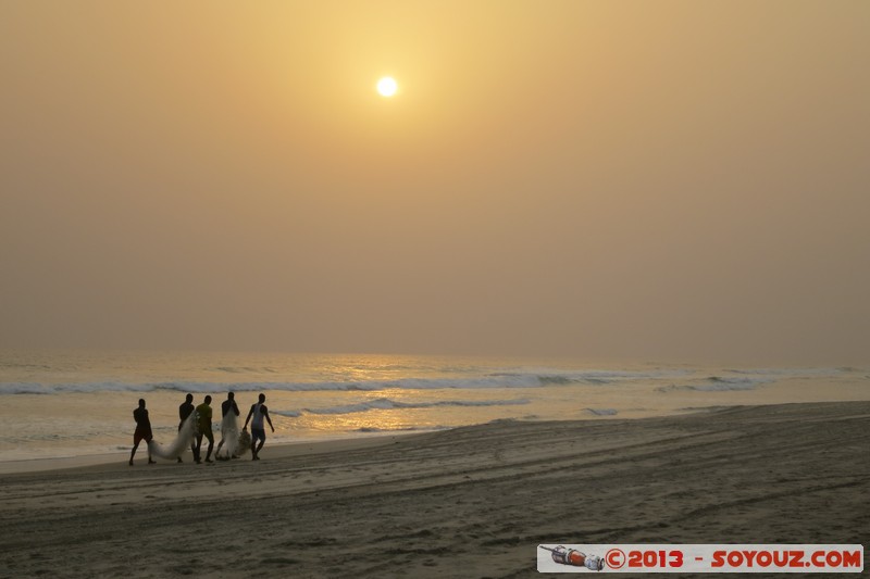 Assinie - Pecheurs au coucher de Soleil
Mots-clés: CIV CÃ´te d&#039;Ivoire Sud-Como plage Palmier mer sunset pecheur personnes Ebotiam geo:lat=5.15503332 geo:lon=-3.44294786 geotagged