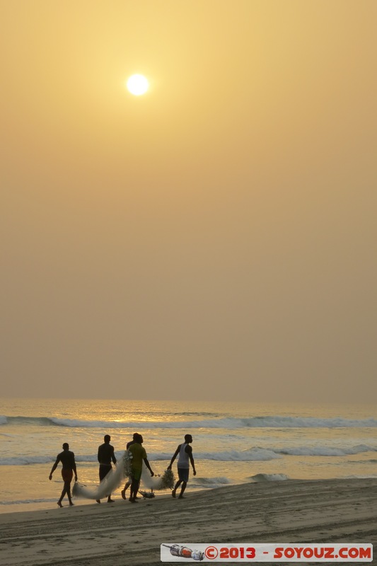Assinie - Pecheurs au coucher de Soleil
Mots-clés: CIV CÃ´te d&#039;Ivoire Sud-Como plage Palmier mer sunset pecheur personnes Ebotiam geo:lat=5.15503332 geo:lon=-3.44294786 geotagged