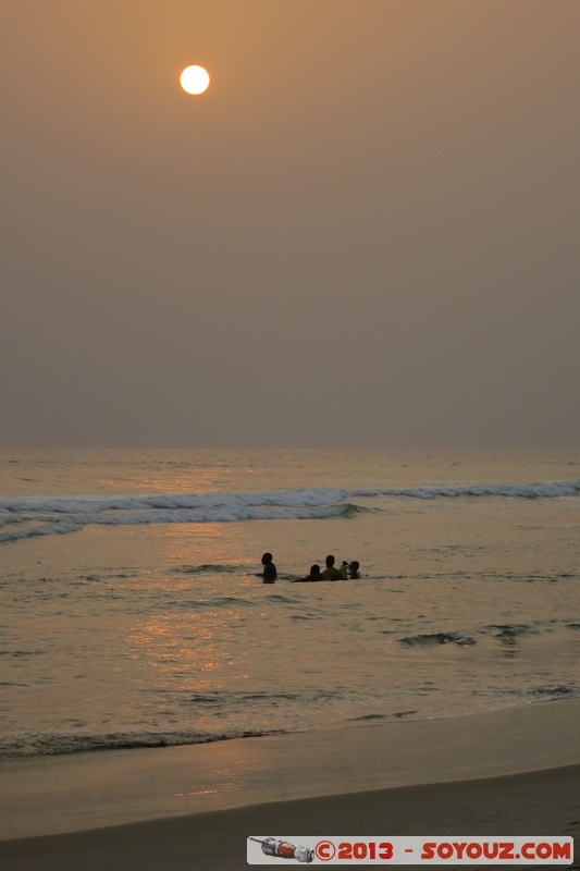 Assinie - Pecheurs au coucher de Soleil
Mots-clés: CIV CÃ´te d&#039;Ivoire Sud-Como plage Palmier mer sunset pecheur personnes Ebotiam geo:lat=5.15553554 geo:lon=-3.44639182 geotagged