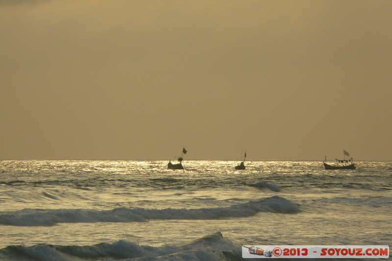 Assinie - Coucher de Soleil
Mots-clés: plage mer sunset bateau