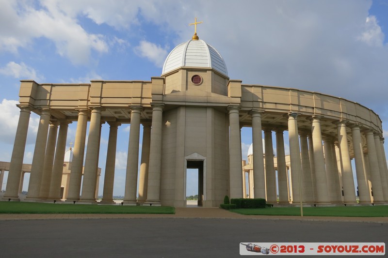 Yamoussoukro - Basilique de Notre Dame de la Paix
Mots-clés: CIV CÃ´te d'Ivoire geo:lat=6.81140165 geo:lon=-5.29544218 geotagged Lacs Yamoussoukro Basilique de Notre Dame de la Paix Eglise Architecture