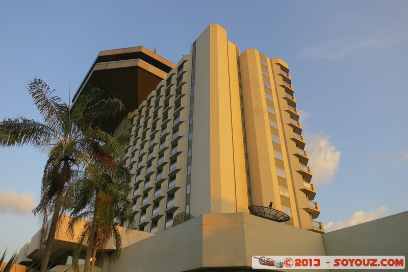 Yamoussoukro - Hotel President "La tour"
Mots-clés: CIV CÃ´te d&#039;Ivoire geo:lat=6.80311943 geo:lon=-5.25179563 geotagged Lacs Nzuessi Yamoussoukro Hotel President 70&#039;s Architecture sunset