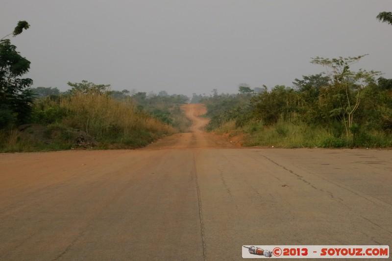Yamoussoukro - Fin de la route
Mots-clés: CIV CÃ´te d'Ivoire Yamoussoukro Ruines