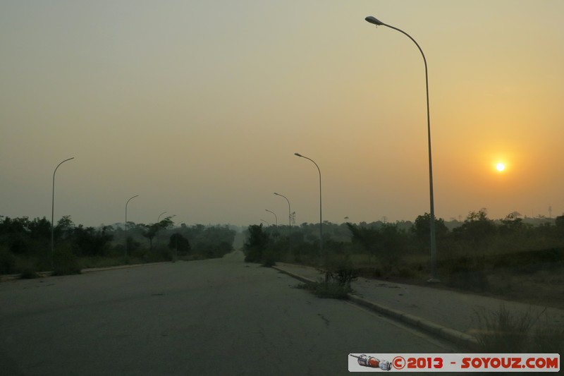 Yamoussoukro - Where the streets have no name
Mots-clés: CIV CÃ´te d'Ivoire Yamoussoukro Ruines sunset