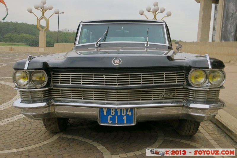 Yamoussoukro - Cadillac de feu Felix Houphouet-Boigny
Mots-clés: CIV CÃ´te d&#039;Ivoire Yamoussoukro Fondation Felix Houphouet-Boigny voiture Cadillac