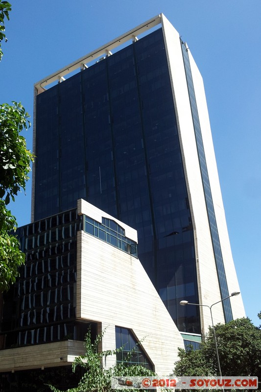 Nairobi - Co-operative Bank House
Mots-clés: geo:lat=-1.28895555 geo:lon=36.82602704 geotagged KEN Kenya Nairobi