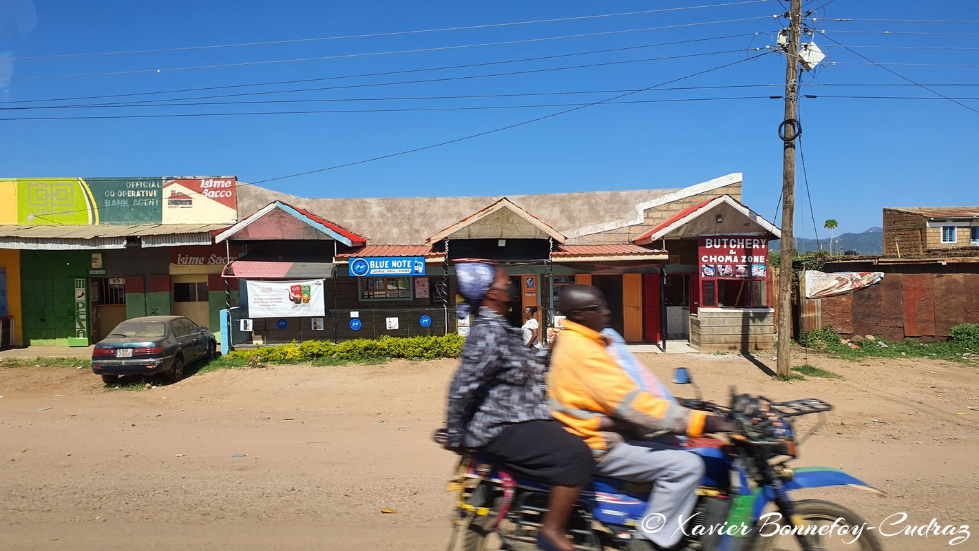 Isiolo - Shops along the road
Mots-clés: Bulla Pesa geo:lat=0.33735966 geo:lon=37.57882442 geotagged Isiolo KEN Kenya