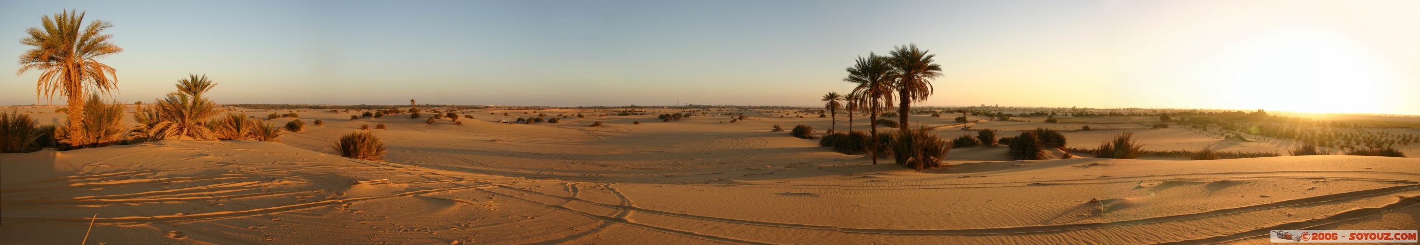 Panoramique sur l'oasis
Mots-clés: sunrise lev� de soleil desert