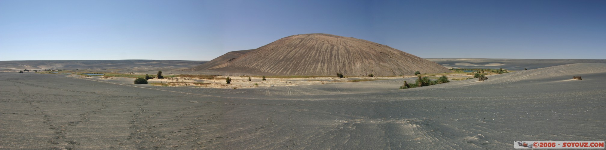 Vue panoramique sur le cratère du volcan
