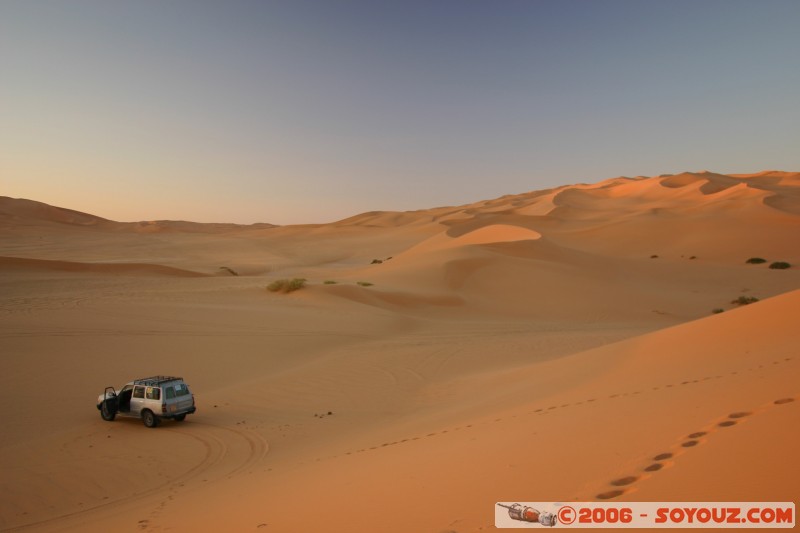 Le desert tel que l'on se l'imagine
Mots-clés: couche de soleil sunset sand desert