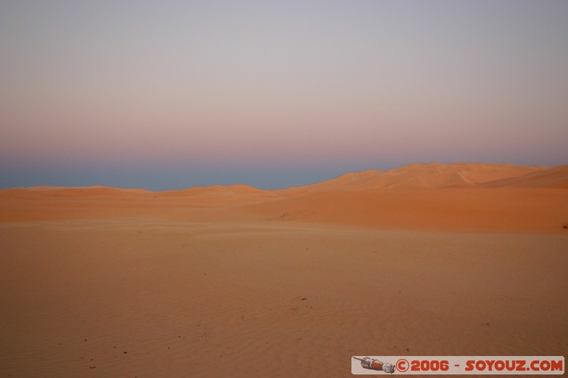 Dusk
Mots-clés: couche de soleil sunset sand desert