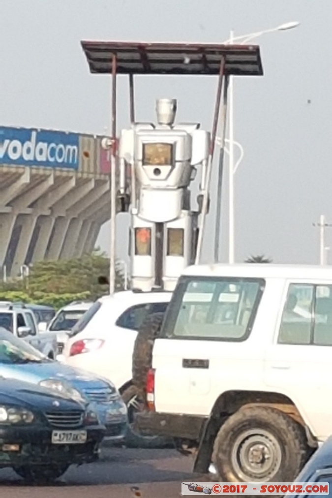 Kinshasa - Robot de signalisation
Mots-clés: COD geo:lat=-4.33416667 geo:lon=15.30583333 geotagged Kinshasa République Démocratique du Congo Robot de signalisation