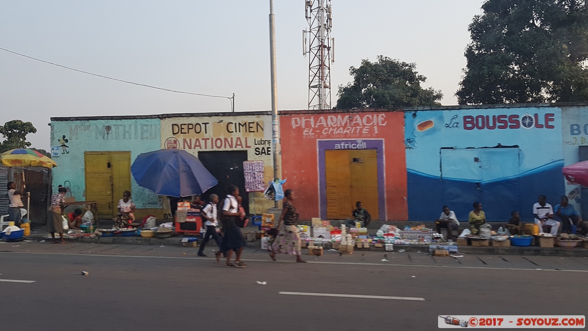 Kinshasa - Boulevard Lumumba
Mots-clés: COD geo:lat=-4.40583716 geo:lon=15.41709348 geotagged Kingasani Kinshasa République Démocratique du Congo
