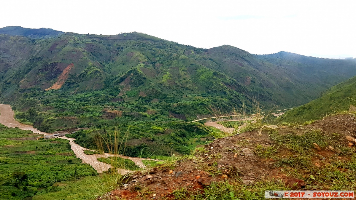 Sud Kivu - Route des Escarpements
Mots-clés: geo:lat=-2.70646837 geo:lon=28.97647262 geotagged Sud-Kivu Route des Escarpements COD République Démocratique du Congo