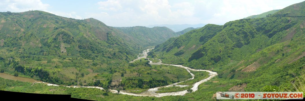 Route Bukavu/Uvira - Les escarpements - Riviere Ruzizi - panorama
Mots-clés: panorama Riviere