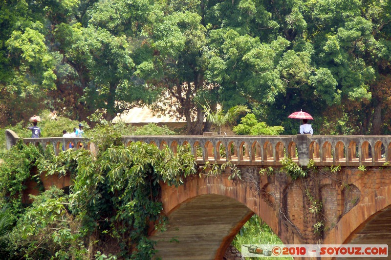 Dungu - Pont sur le fleuve
Mots-clés: Pont