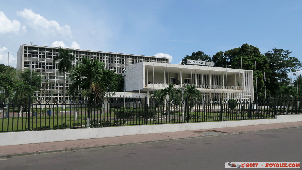 Brazzaville - Mairie
Mots-clés: Brazzaville COG geo:lat=-4.27858572 geo:lon=15.27854115 geotagged République du Congo City Hall